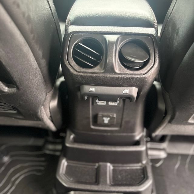 Used 2021 Jeep Wrangler Unlimited Rubicon AWD/4WD image 23