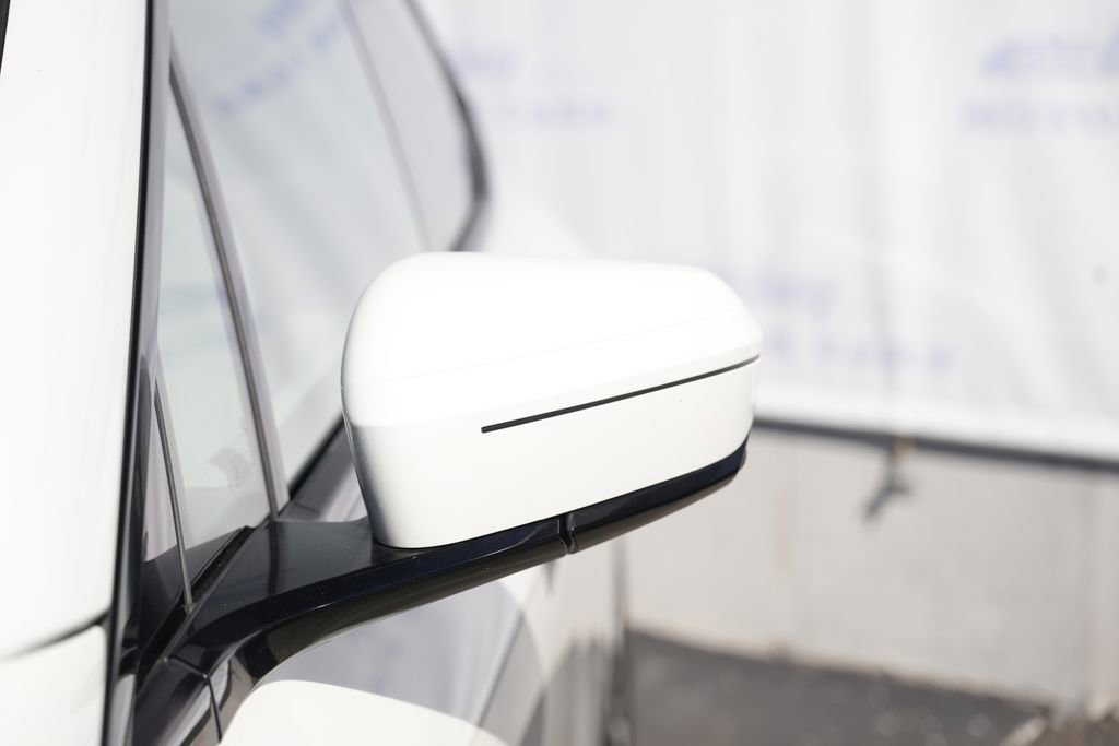 Used 2022 BMW iX xDrive50 w/ Premium Package image 12