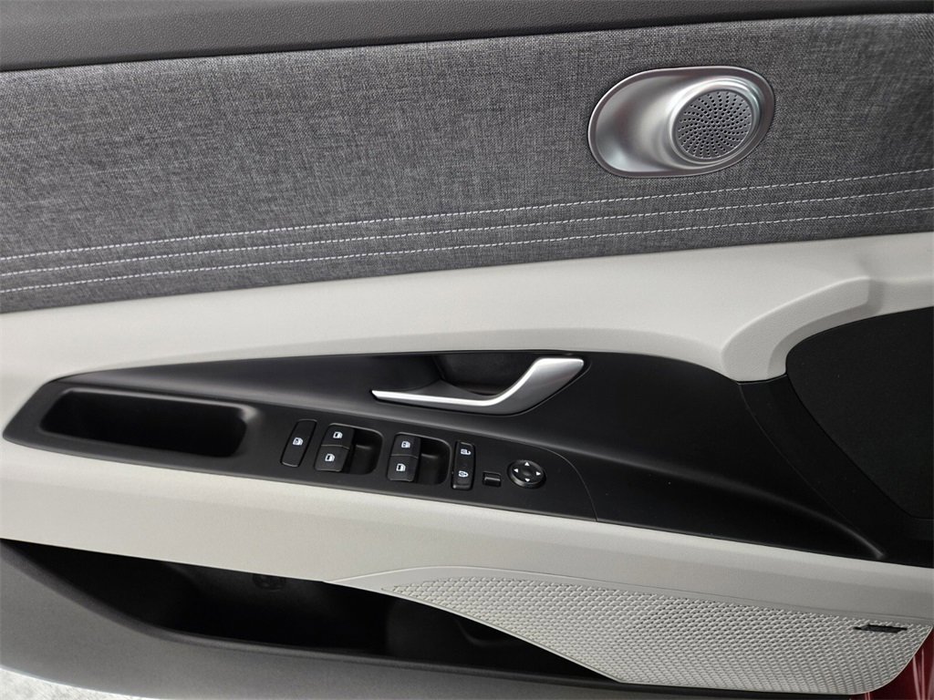 Used 2023 Hyundai Elantra Limited image 24