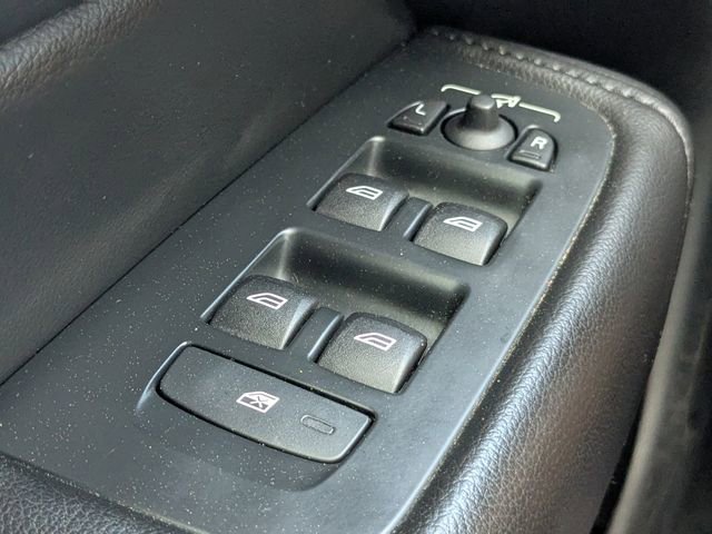 Used 2023 Volvo XC60 B5 Core FWD image 31