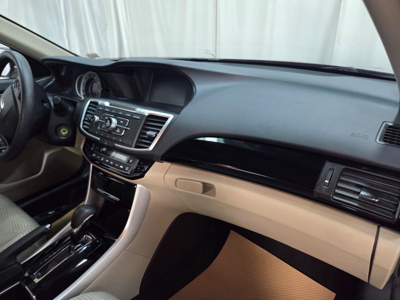 Used 2016 Honda Accord LX image 18