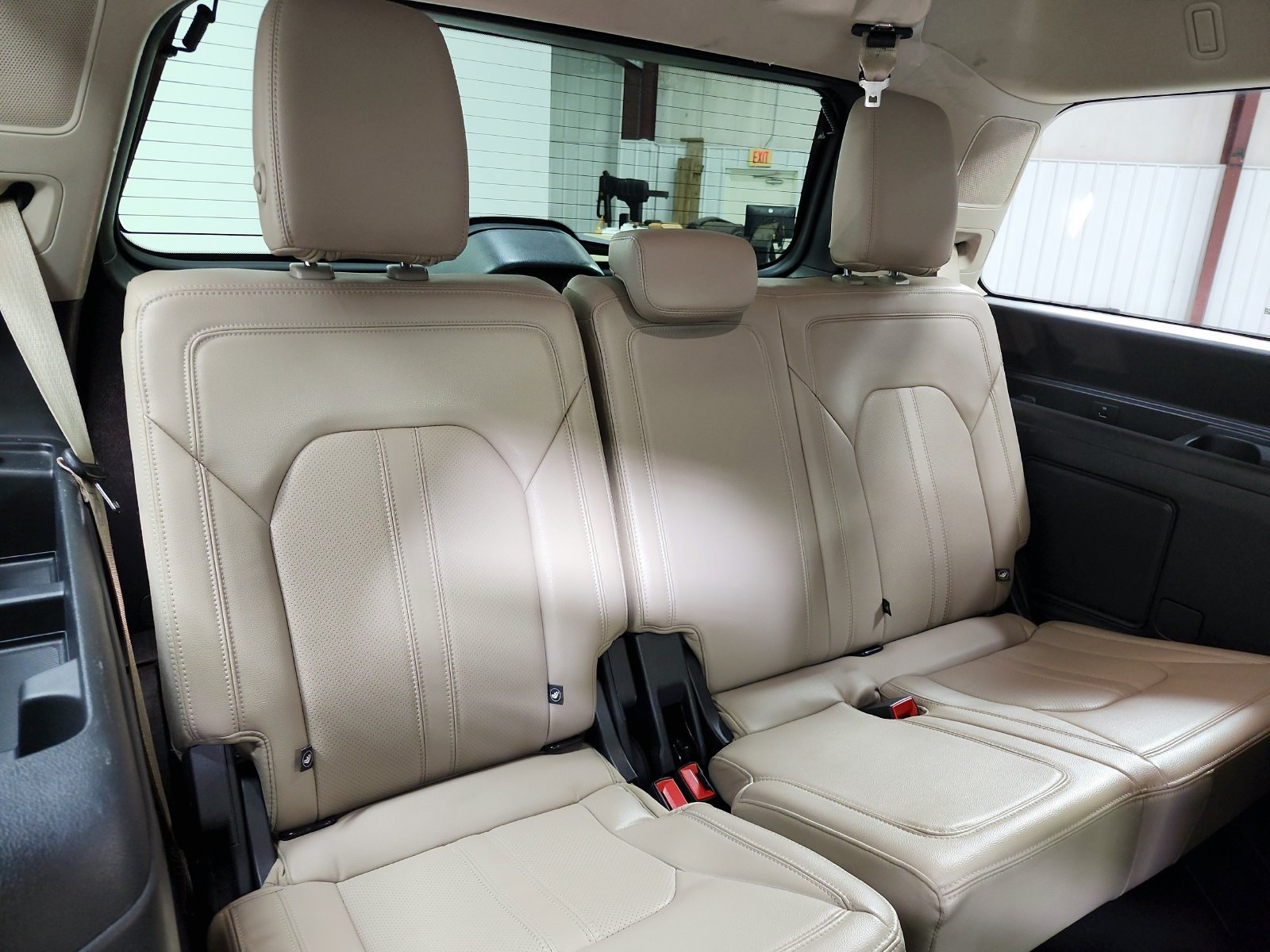 Used 2024 Ford Expedition Limited RWD image 46