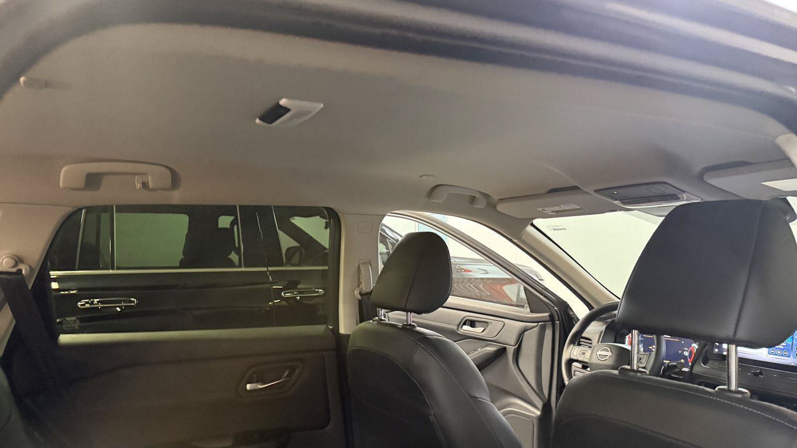 Used 2025 Nissan Rogue SL AWD/4WD image 17