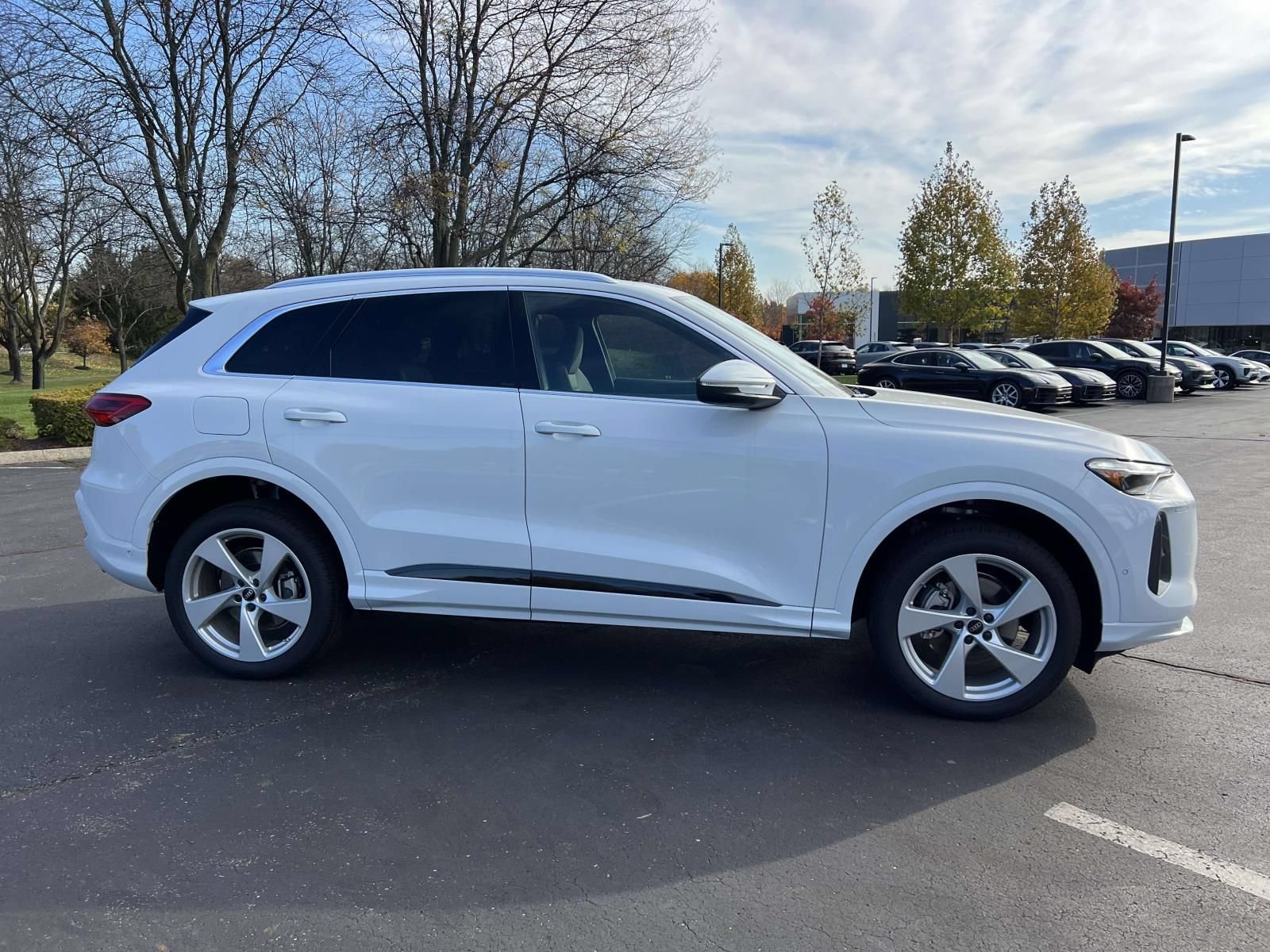 Used 2025 Audi Q5 Premium Plus w/ Premium Plus AWD/4WD image 8