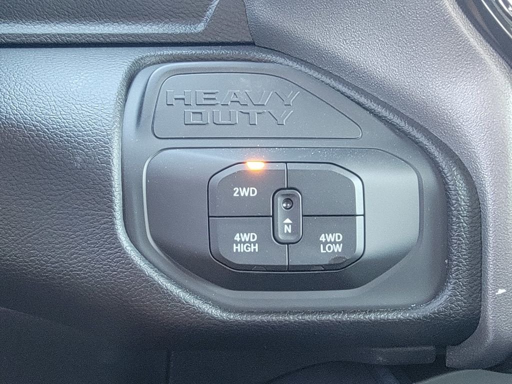 New 2026 RAM 2500 Laramie AWD/4WD image 18