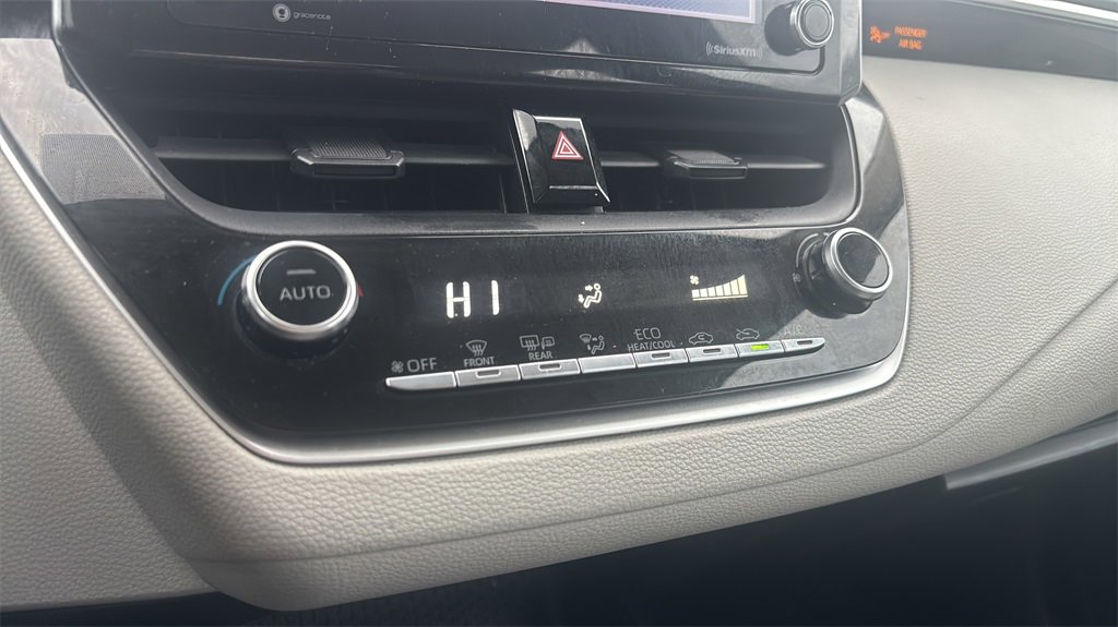 Used 2021 Toyota Corolla LE image 24