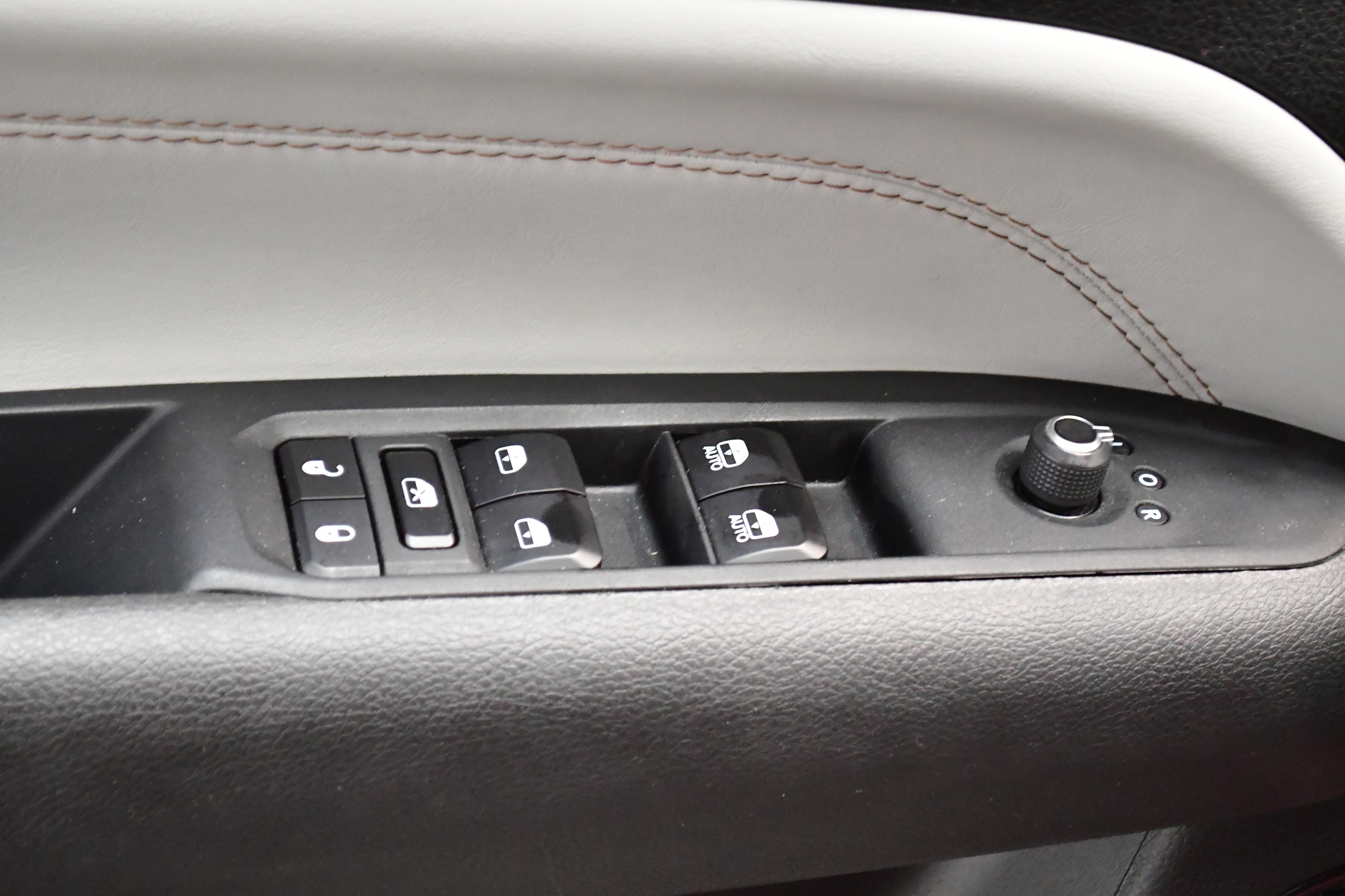 Used 2025 Jeep Compass Limited image 15