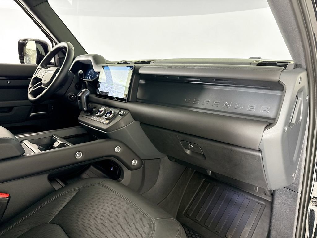 Used 2025 Land Rover Defender 110 X-Dynamic SE image 13