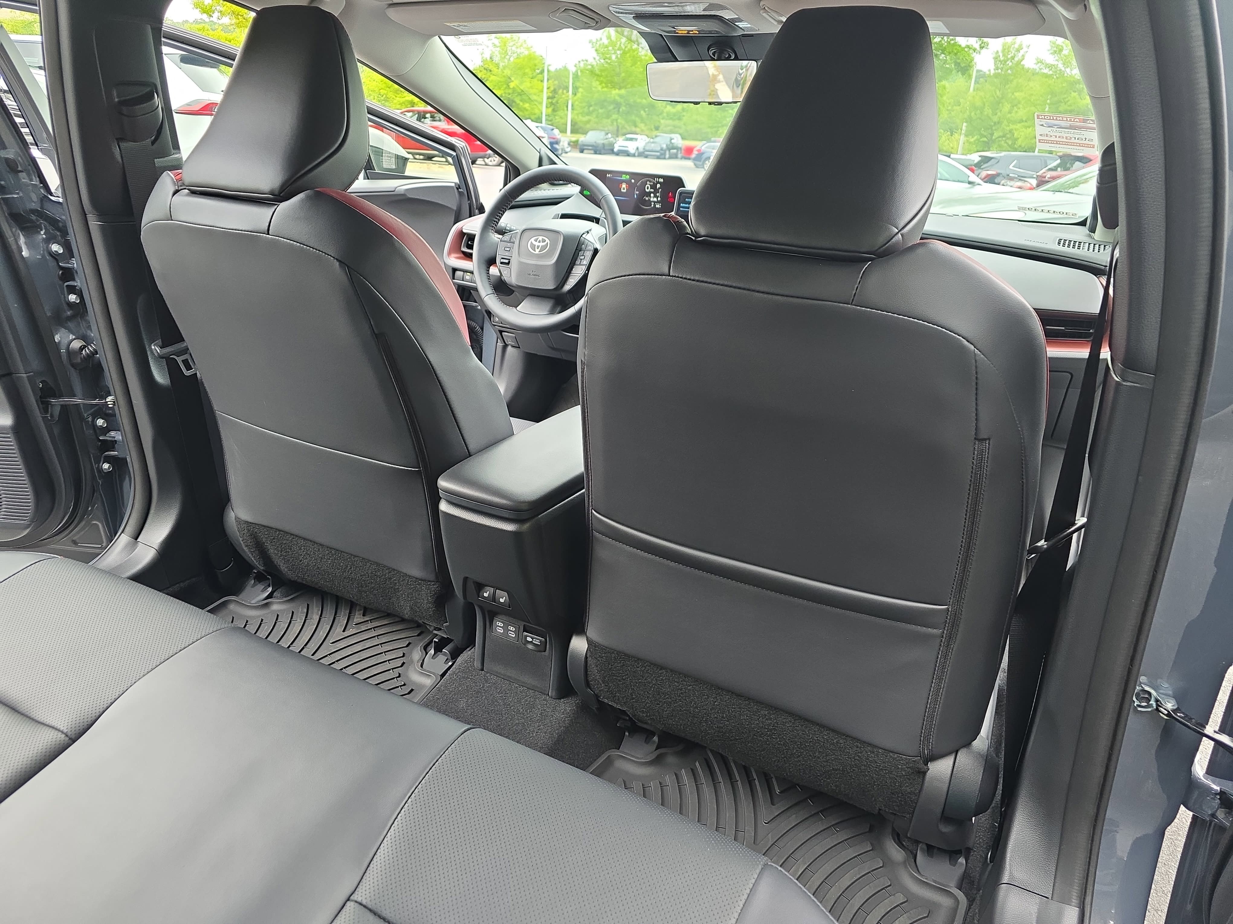 New 2025 Toyota Prius Plug-In Hybrid FWD image 11
