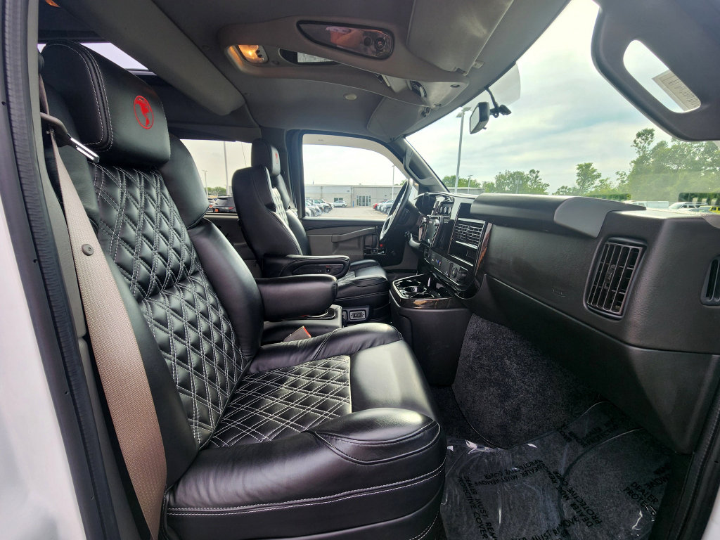 Used 2023 Chevrolet Express 2500 RWD image 47