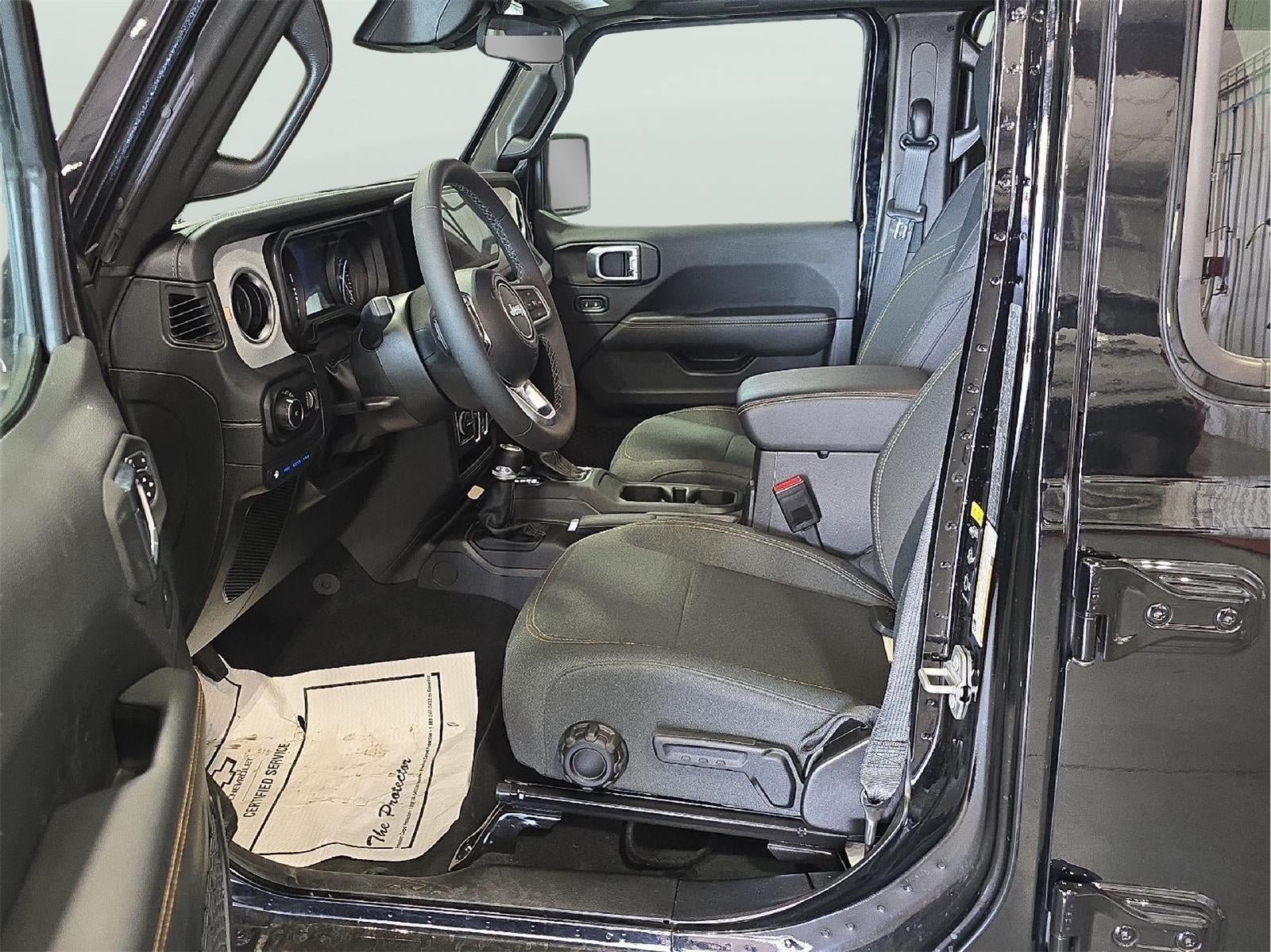 Used 2025 Jeep Wrangler Unlimited Sahara AWD/4WD image 8