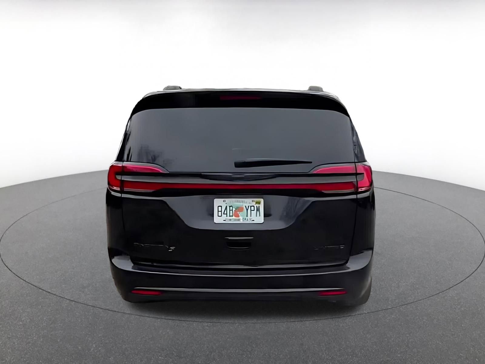 Used 2025 Chrysler Pacifica Limited image 12