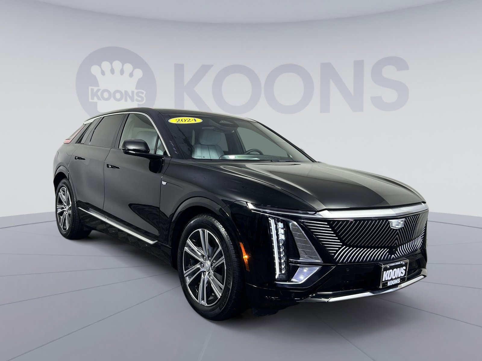 Used 2024 Cadillac Lyriq Luxury w/ LPO, Floor Liner Package AWD/4WD image 2