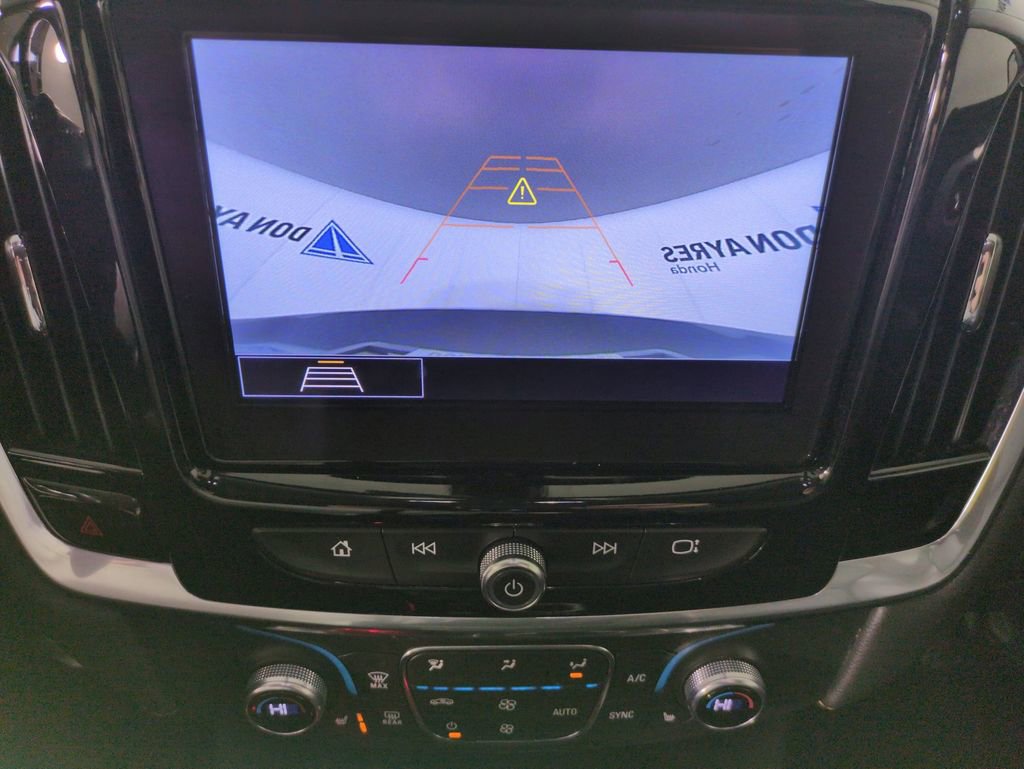 Used 2021 Chevrolet Traverse LT image 21