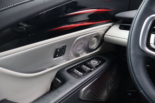 Used 2025 Lincoln Nautilus Reserve AWD/4WD image 10