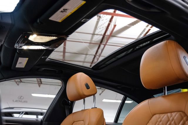 Used 2022 BMW 530e w/ Premium Package image 5