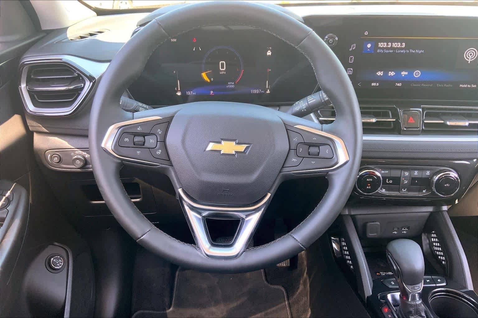 Used 2025 Chevrolet TrailBlazer LT w/ Convenience Package FWD image 12