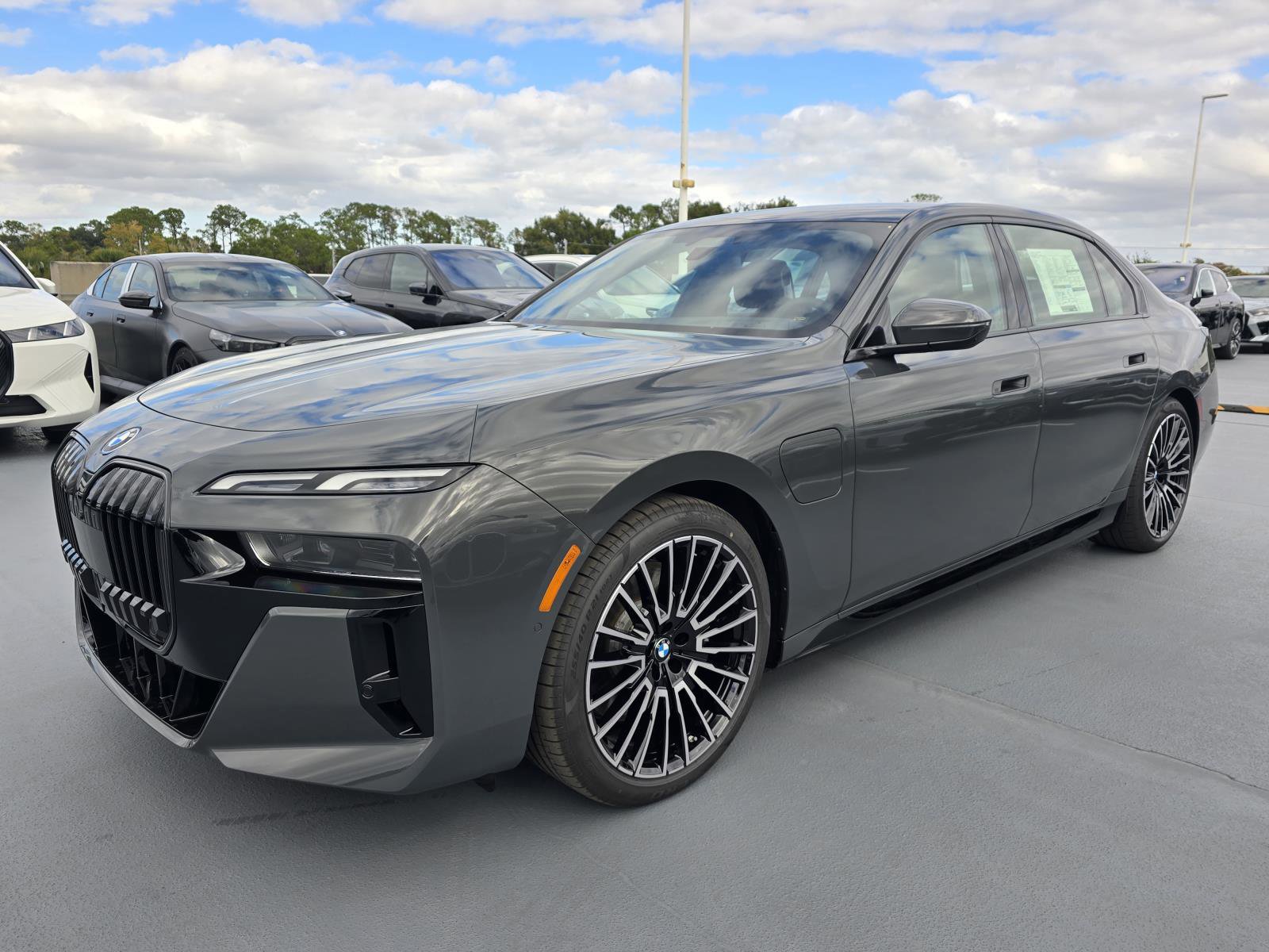 New 2026 BMW 750e xDrive image 20