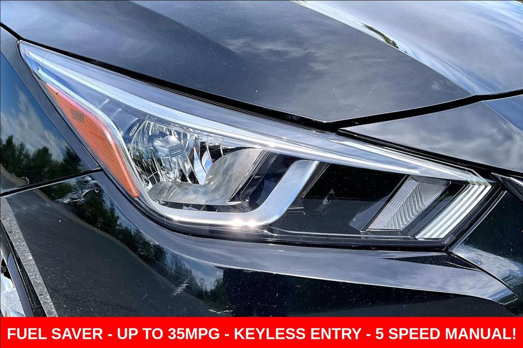 Certified 2022 Nissan Versa S FWD image 27