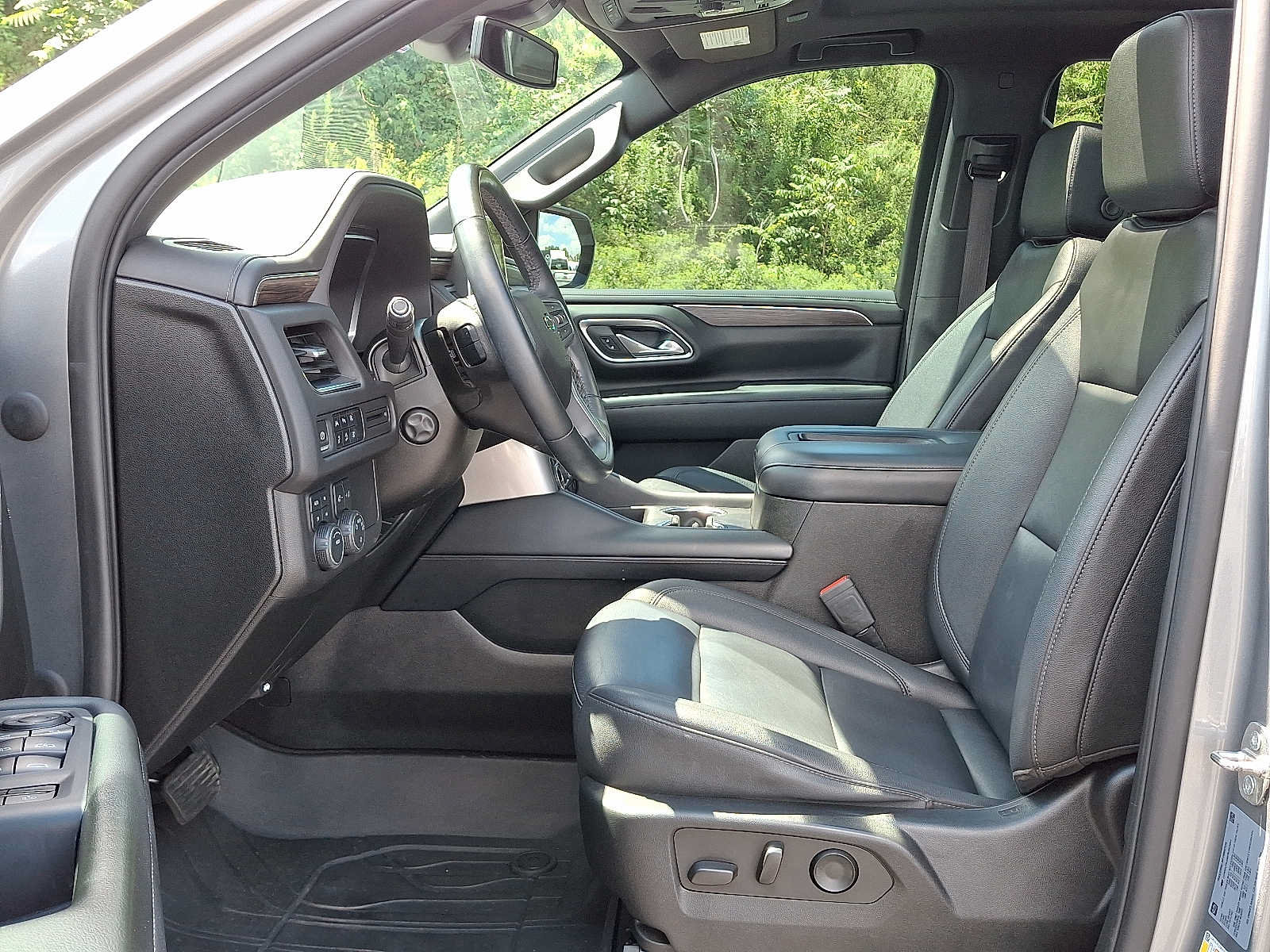 Used 2023 Chevrolet Tahoe Z71 w/ Luxury Package AWD/4WD image 13