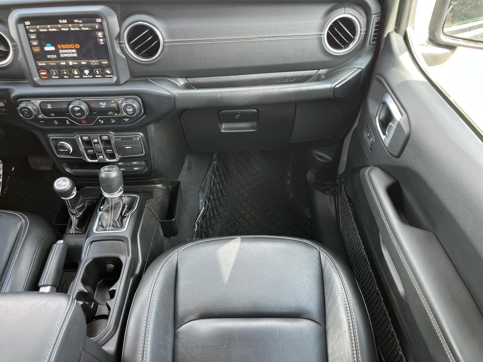 Used 2019 Jeep Wrangler Unlimited Sahara AWD/4WD image 15