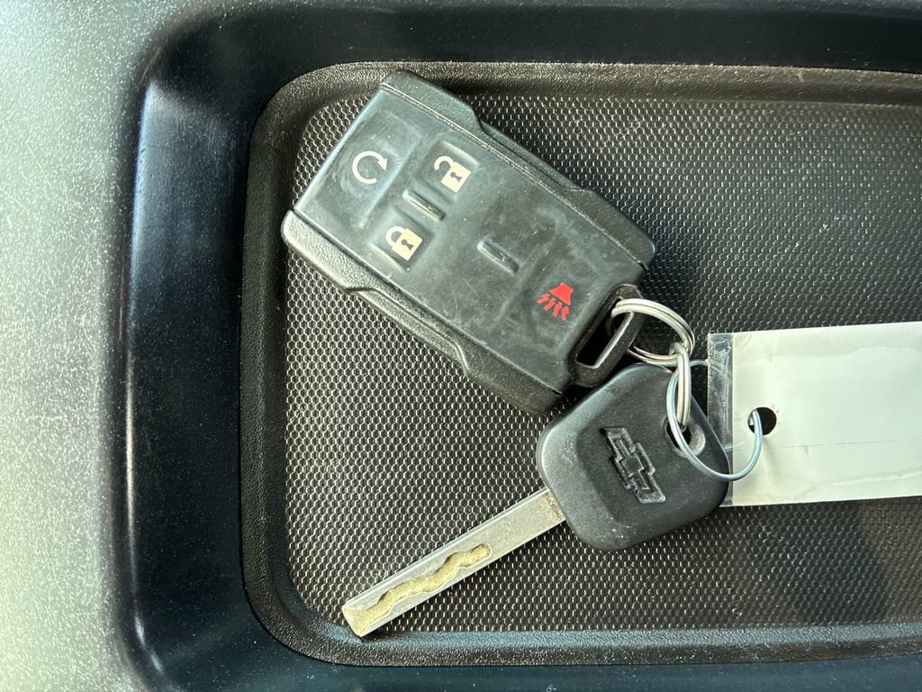 Used 2018 Chevrolet Silverado 1500 LT w/ Midnight Edition image 33