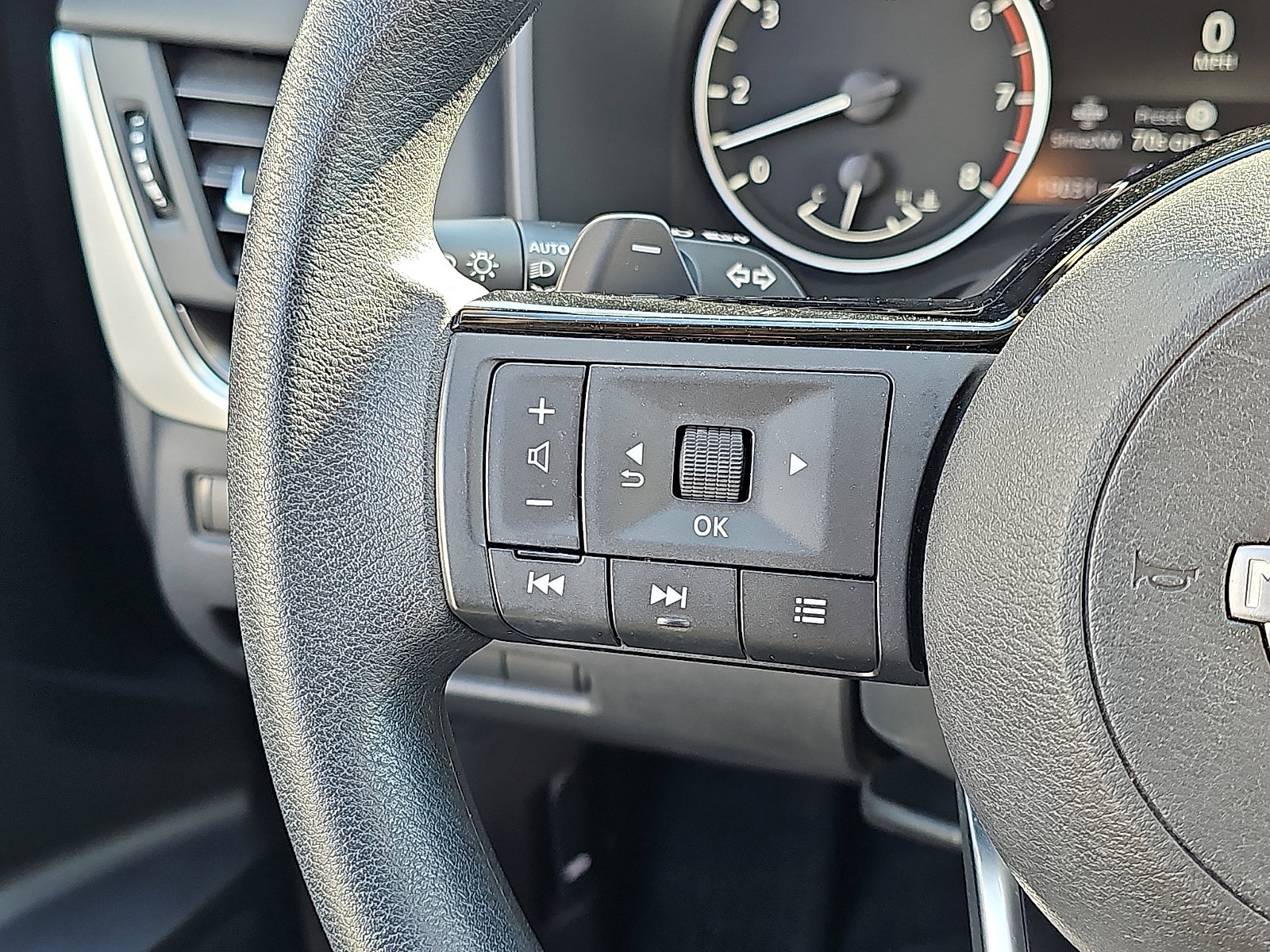 Certified 2023 Nissan Rogue SV image 21