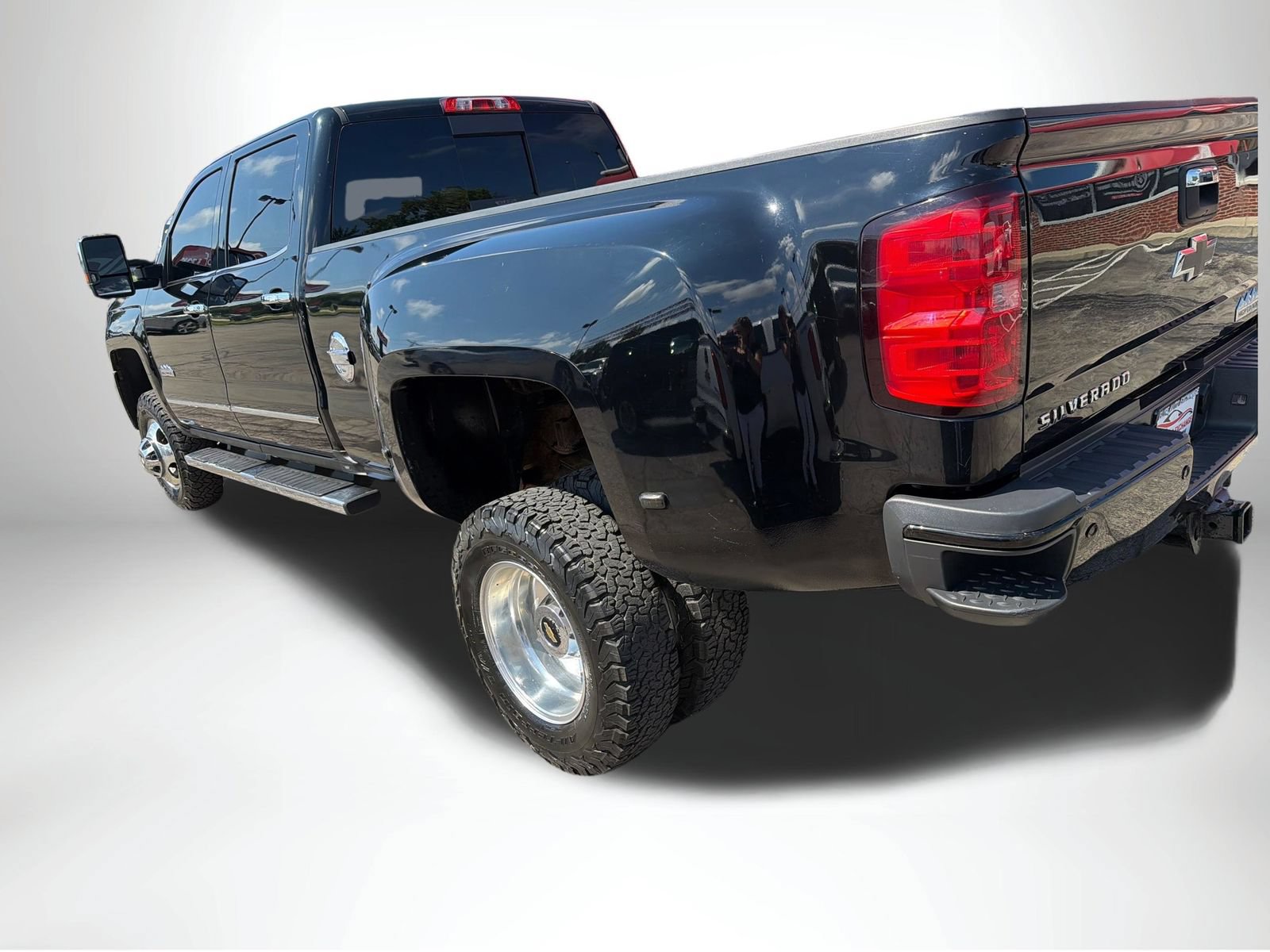 Used 2015 Chevrolet Silverado 3500 High Country AWD/4WD image 3