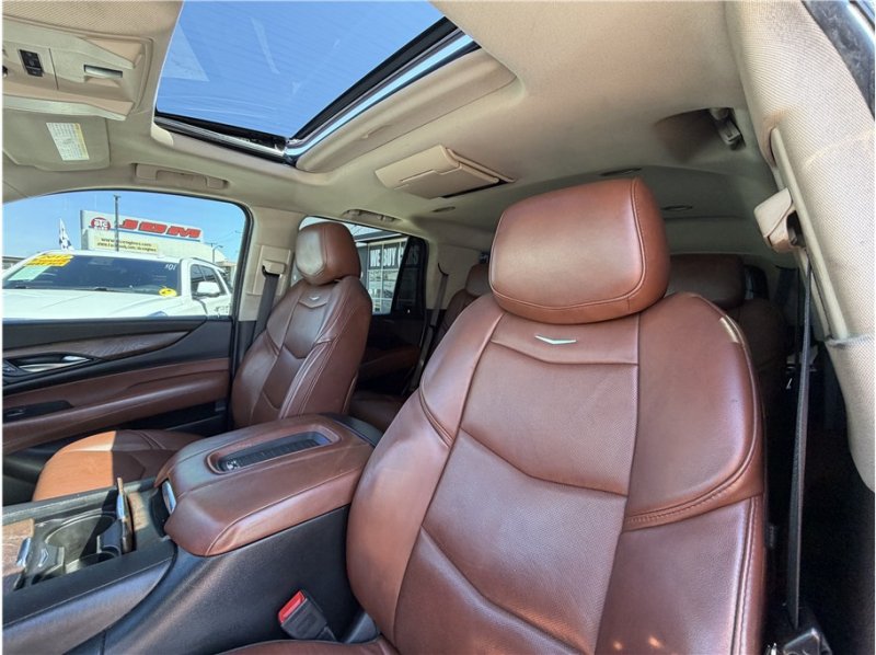 Used 2018 Cadillac Escalade Premium Luxury AWD/4WD image 20