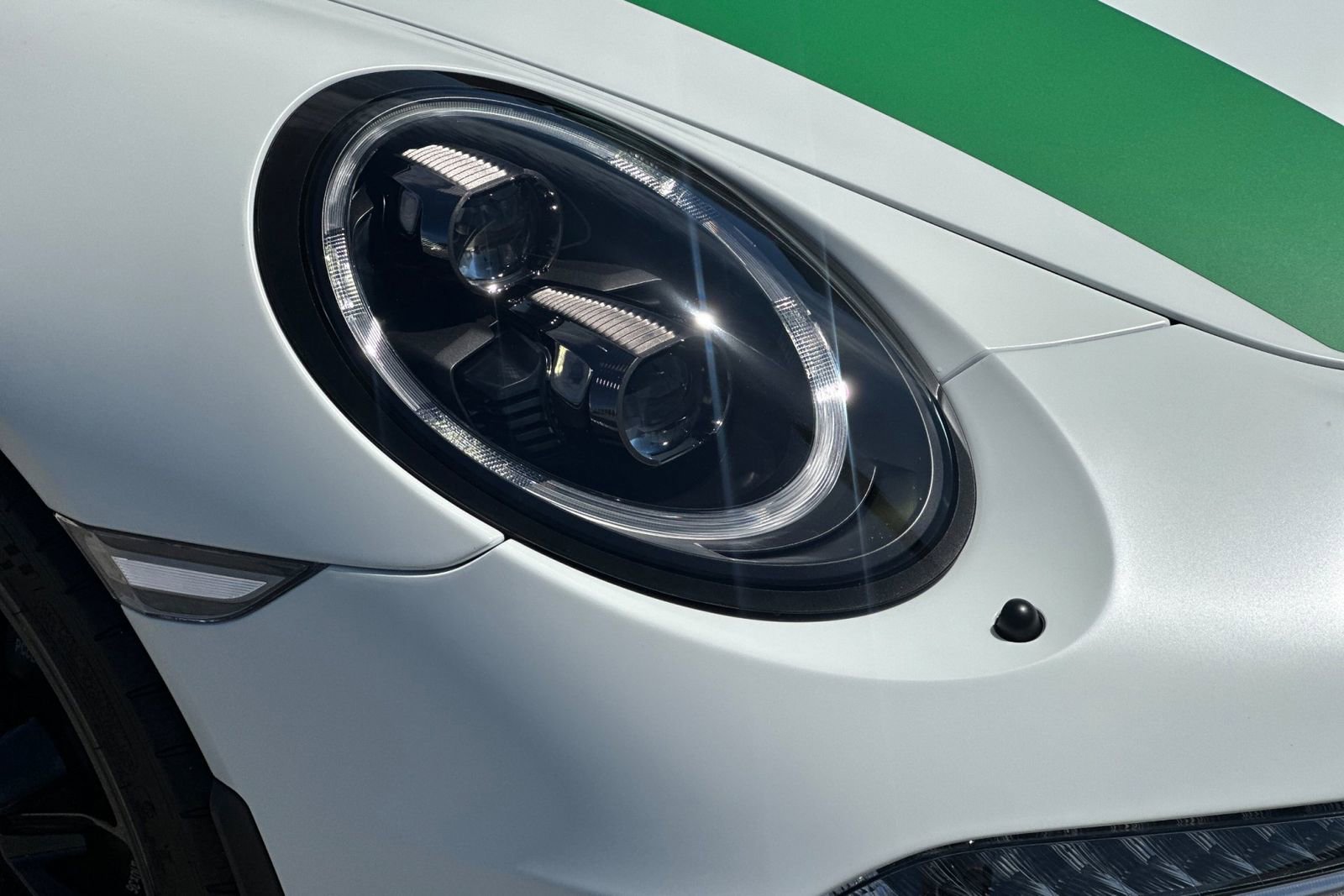Certified 2016 Porsche 911 R image 34