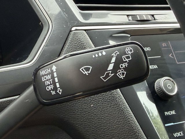 Used 2024 Volkswagen Tiguan SE R-Line AWD/4WD image 26
