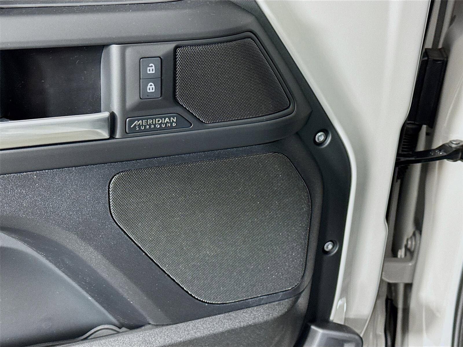 New 2026 Land Rover Defender 110 X-Dynamic SE AWD/4WD image 21