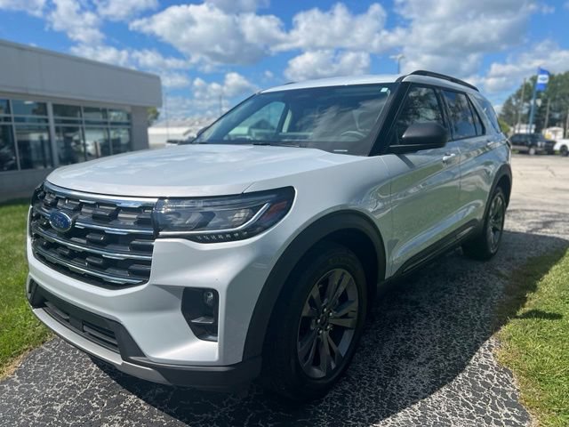 New 2026 Ford Explorer Active w/ Active Comfort Package AWD/4WD image 4