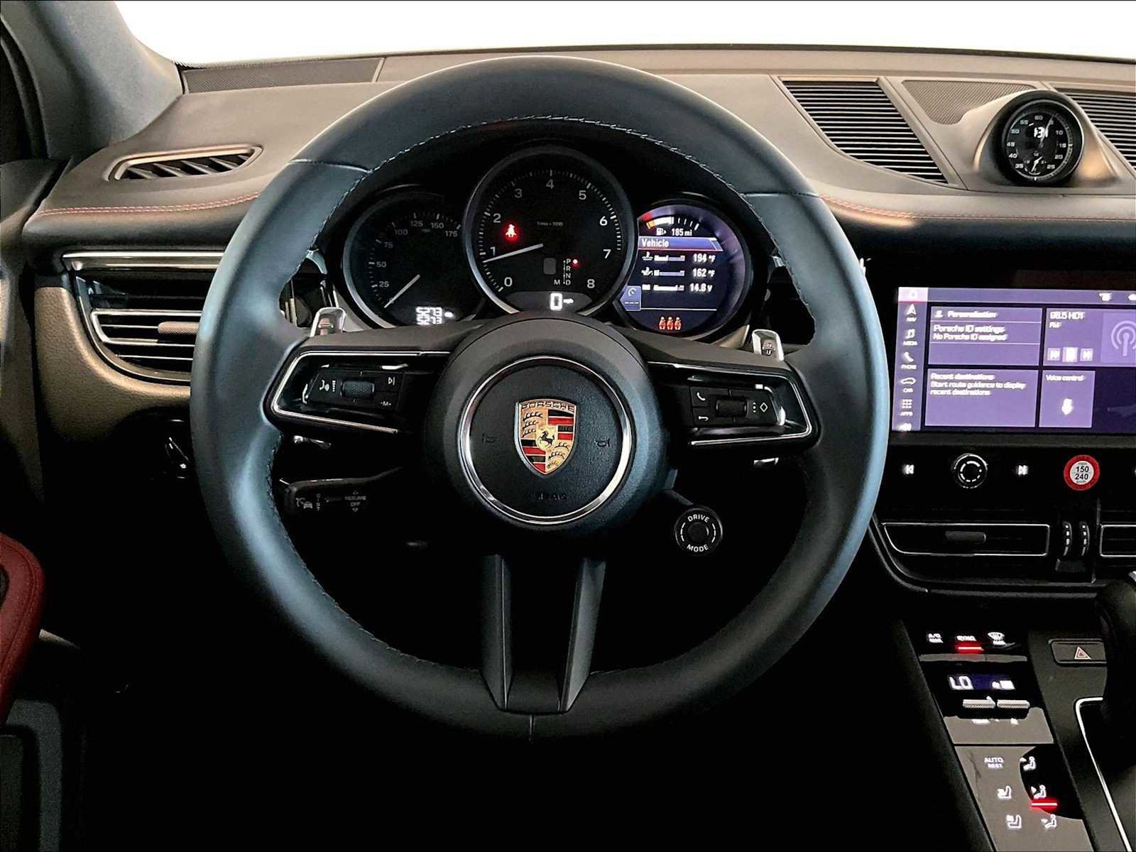 Used 2025 Porsche Macan image 16