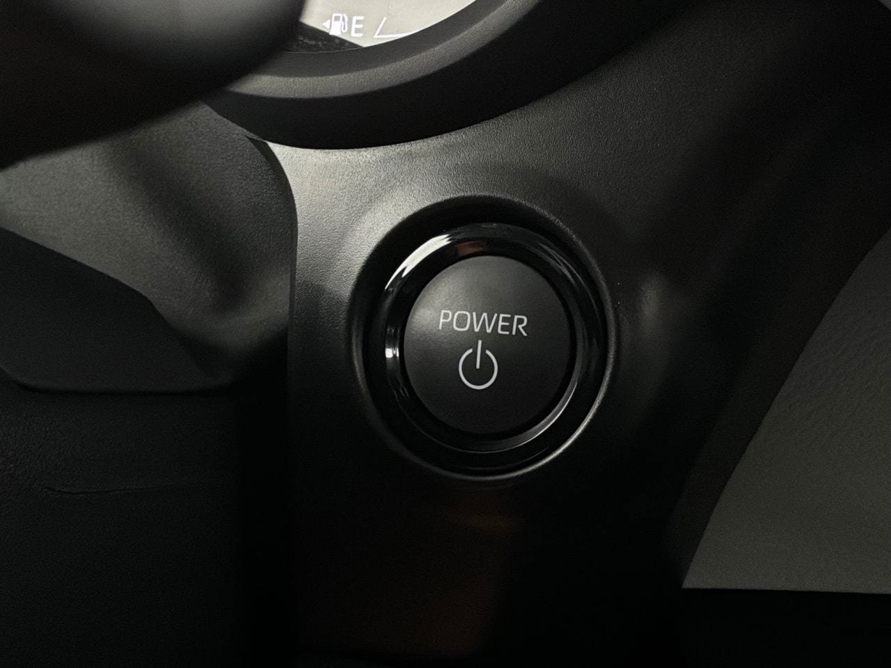 Used 2025 Toyota Sienna XLE FWD image 28