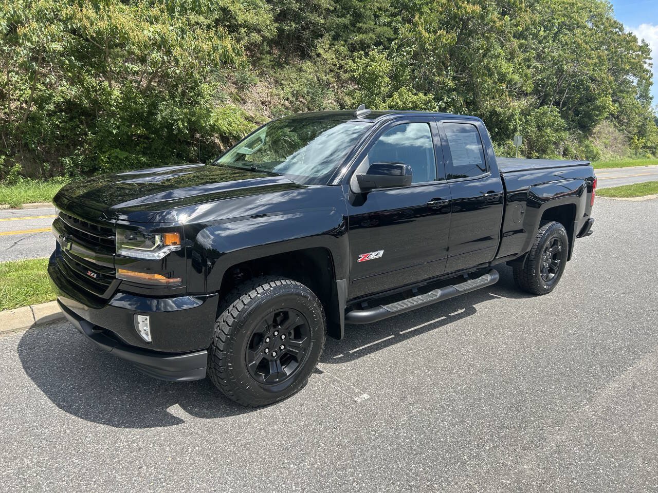 Used 2018 Chevrolet Silverado 1500 LT w/ Midnight Edition AWD/4WD image 2
