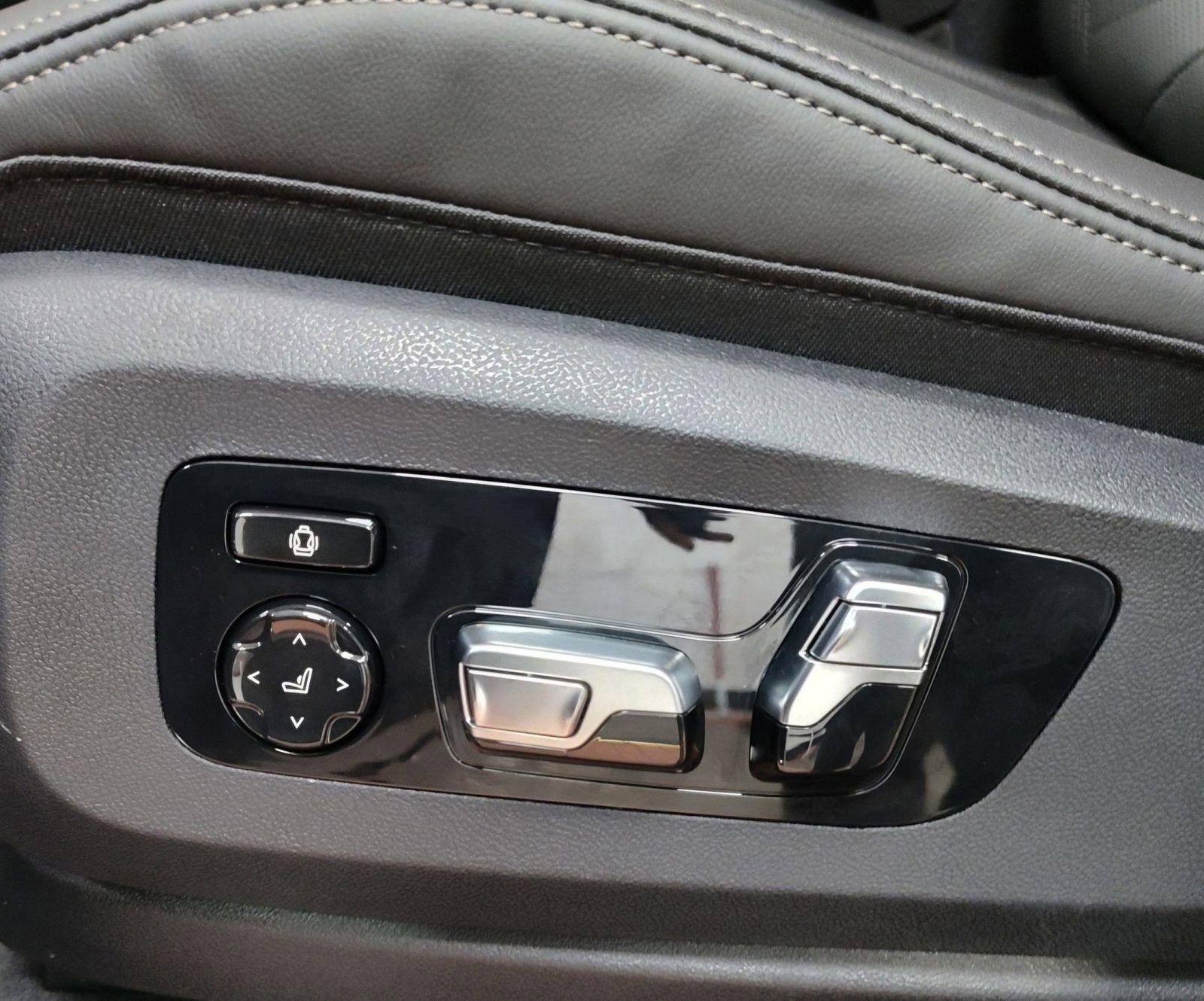 Used 2026 BMW X5 xDrive40i w/ M Sport Package image 13