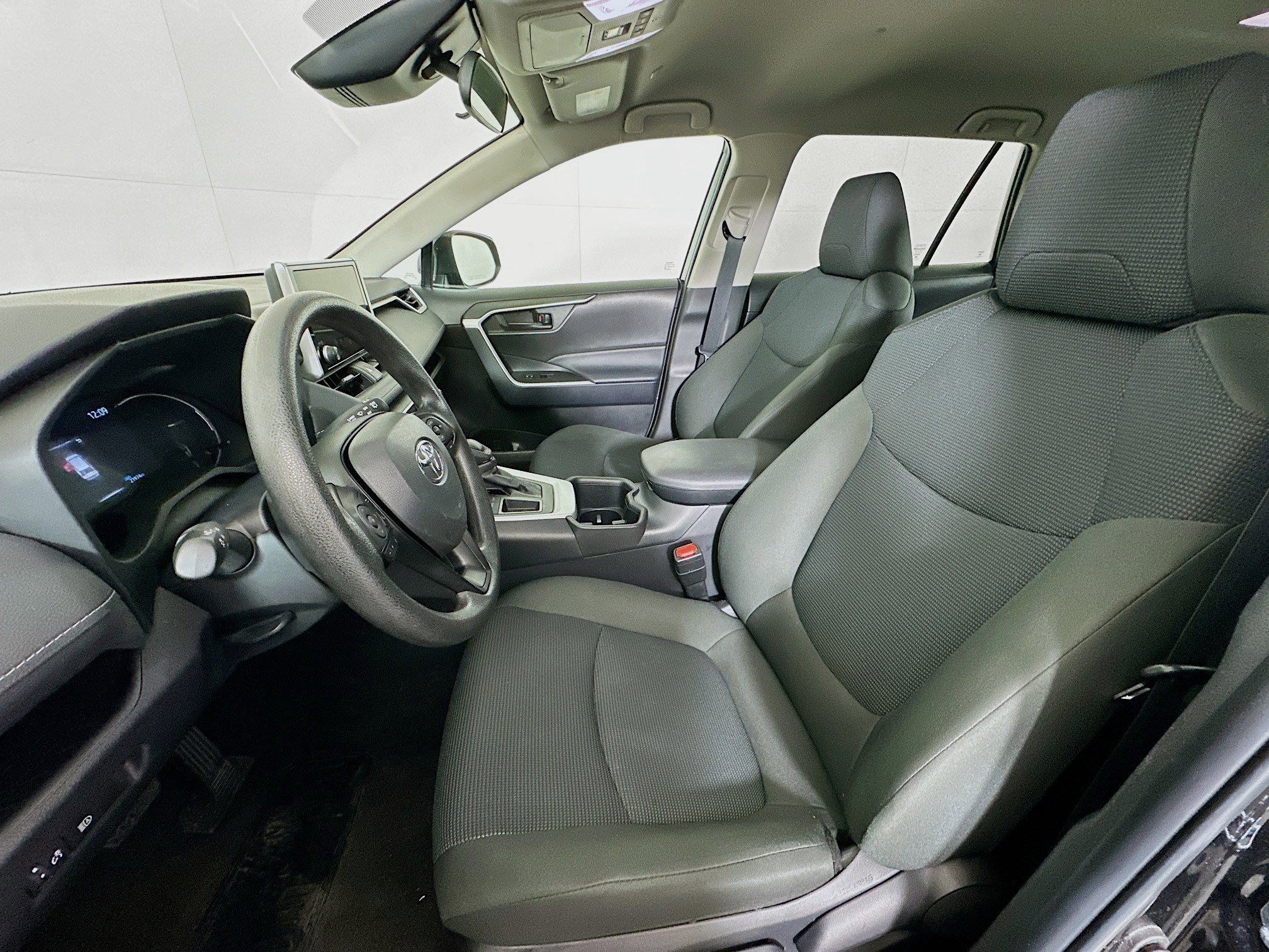 Used 2025 Toyota RAV4 LE image 13