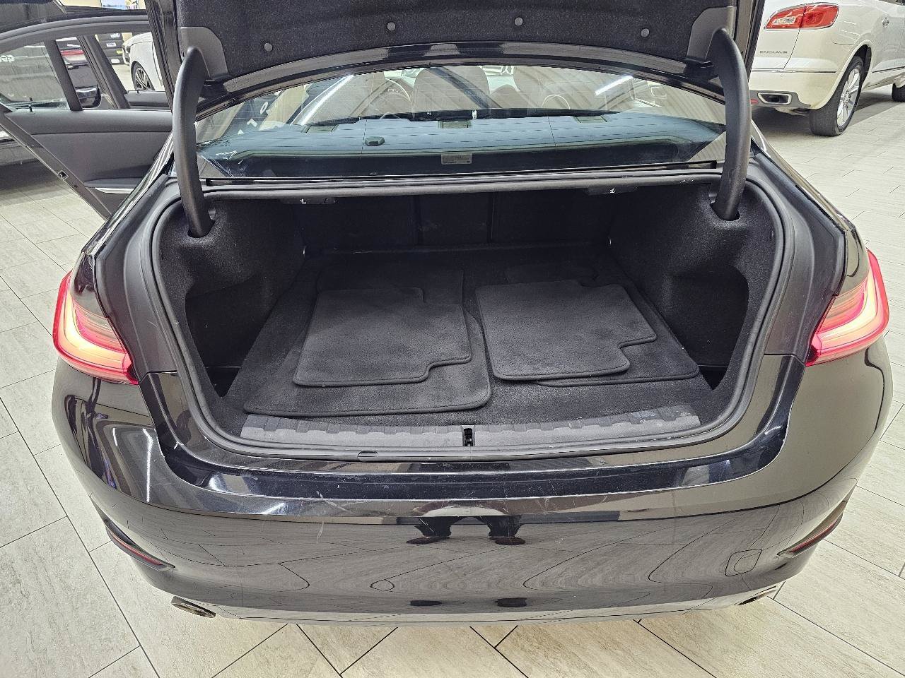 Used 2020 BMW 330i Sedan RWD image 13