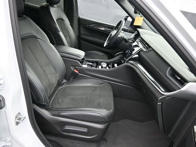 Used 2022 Jeep Grand Cherokee Altitude image 41