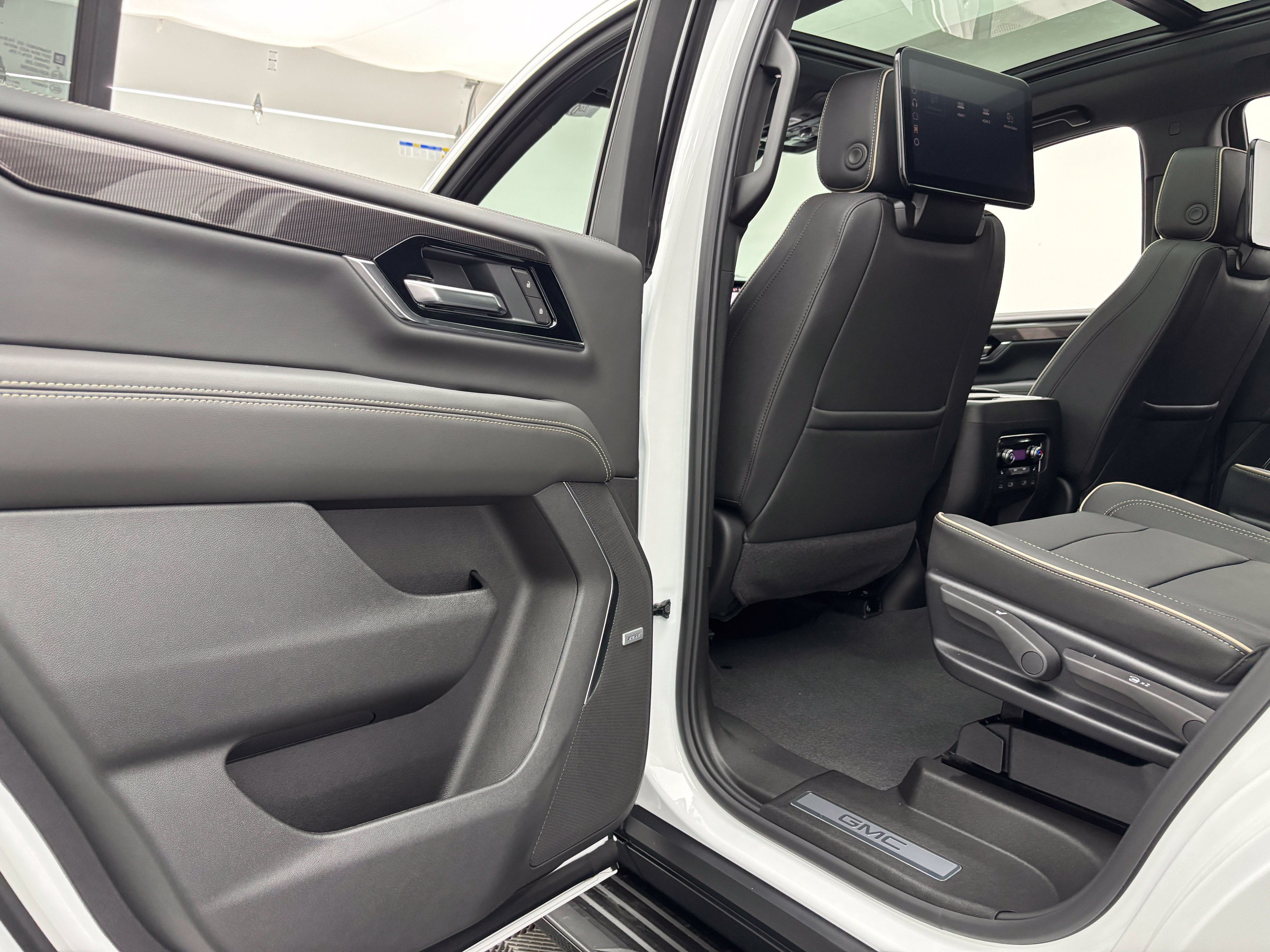 New 2026 GMC Yukon Elevation w/ Elevation Premium Package AWD/4WD image 48