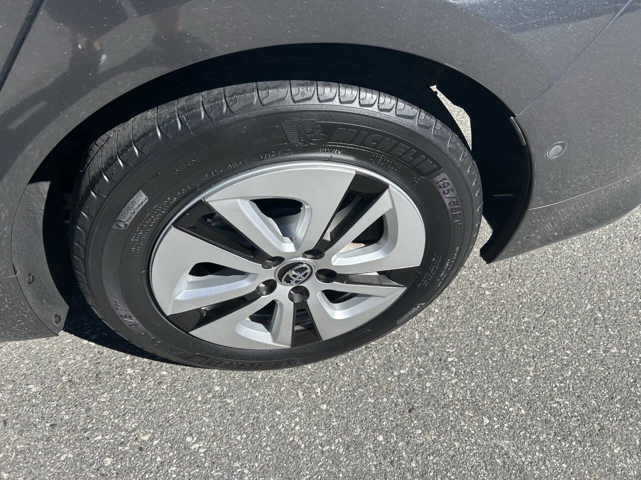 Used 2017 Toyota Prius Two image 13