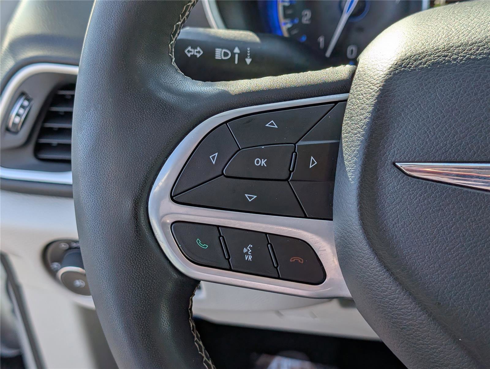 Used 2024 Chrysler Pacifica Touring-L image 22