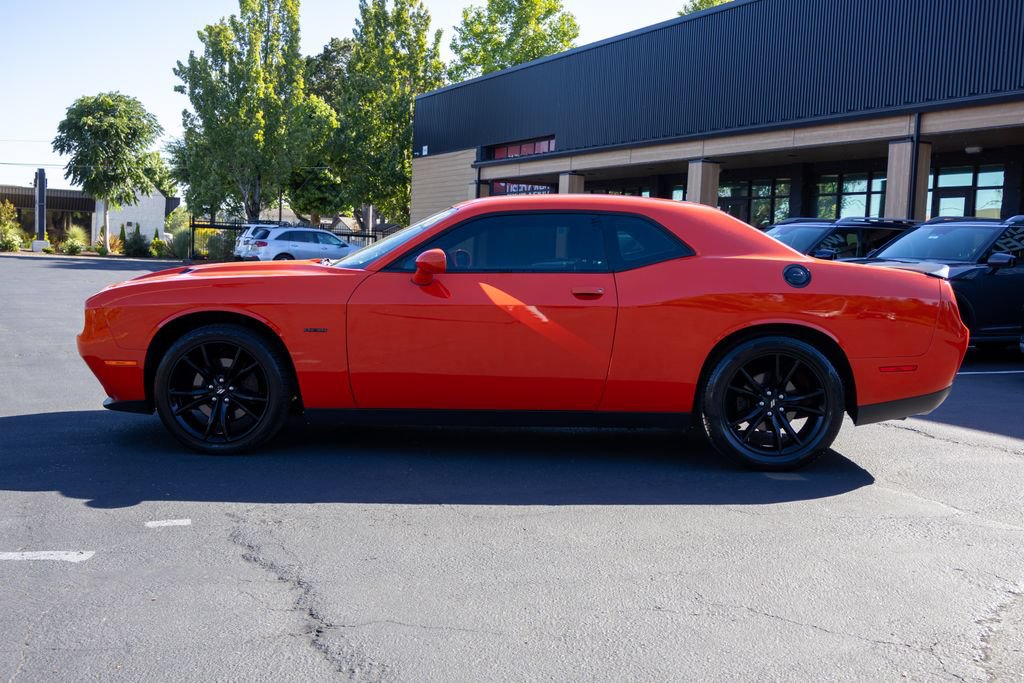 Used 2018 Dodge Challenger R/T w/ Driver Convenience Group RWD image 10