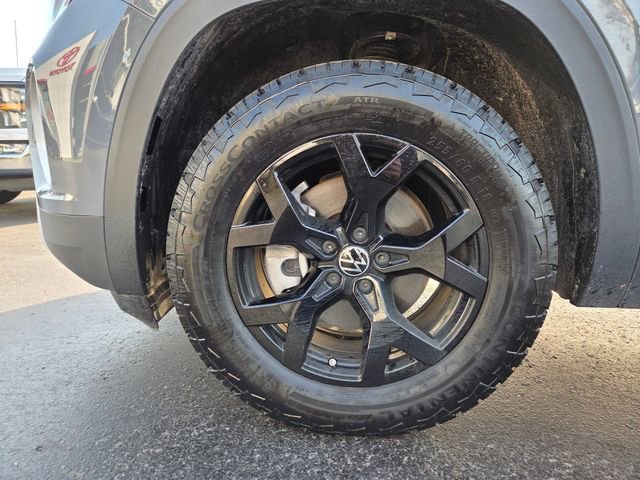 Used 2025 Volkswagen Atlas Peak Edition SE AWD/4WD image 26