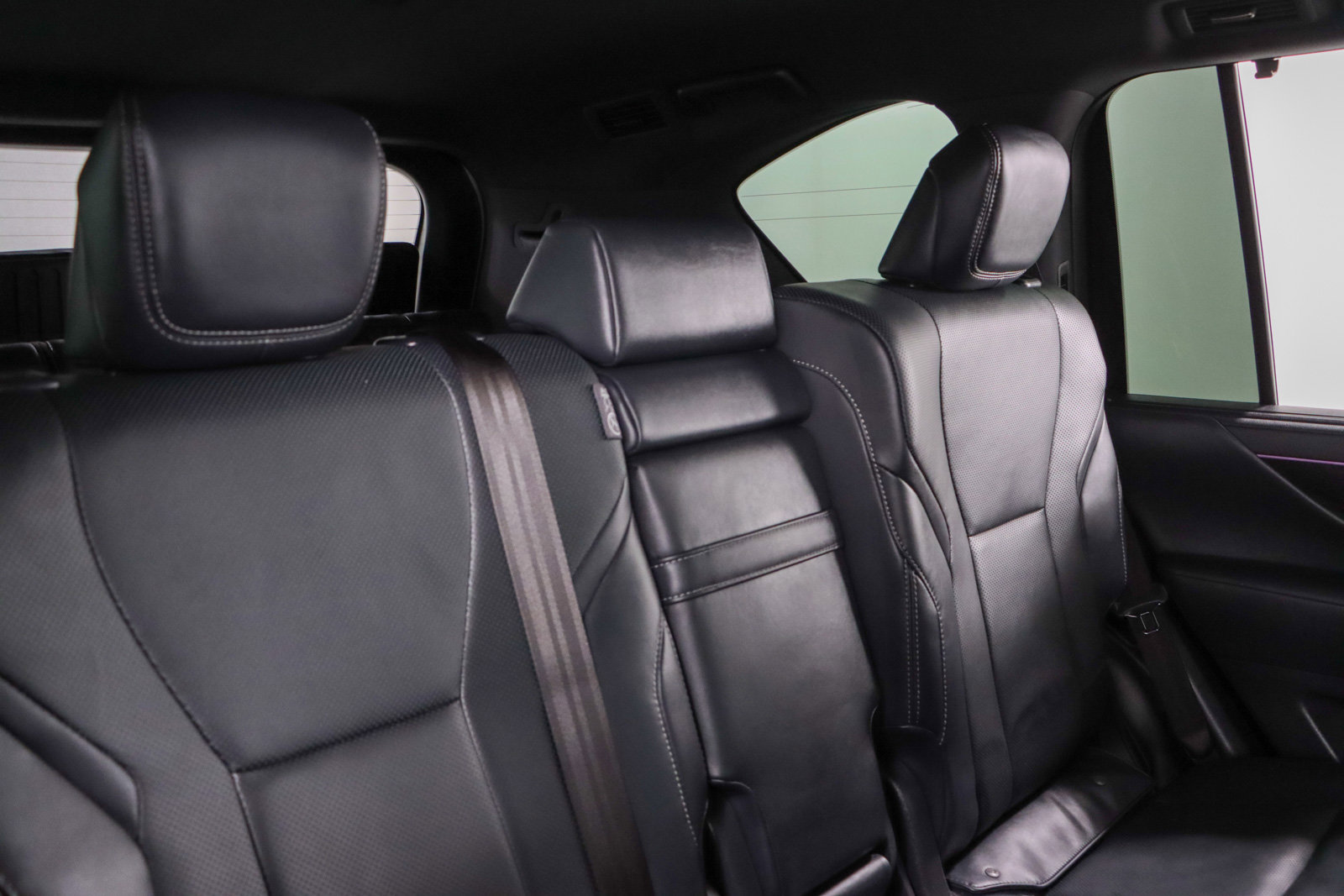 Used 2025 Lexus LX 600 4WD w/ Luxury Package image 32