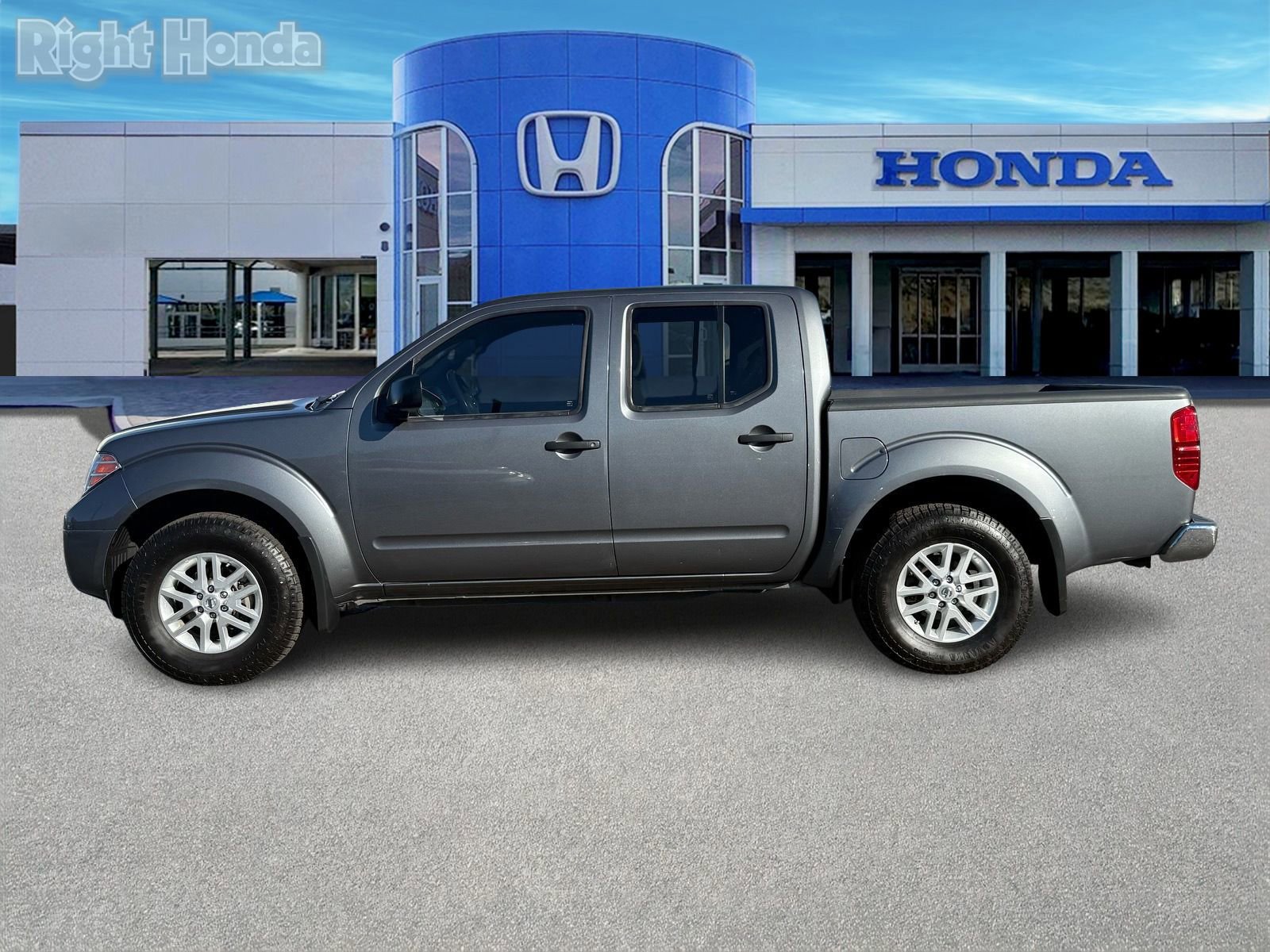 Used 2018 Nissan Frontier SV image 3