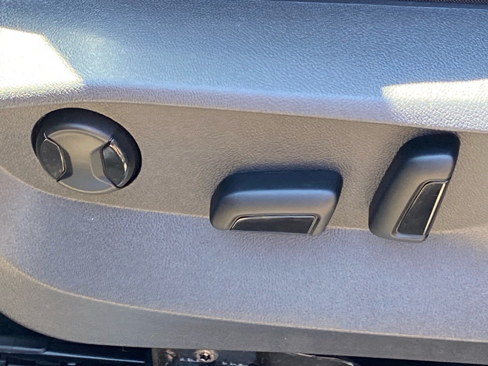 Certified 2023 Volkswagen Tiguan SE R-Line FWD image 13