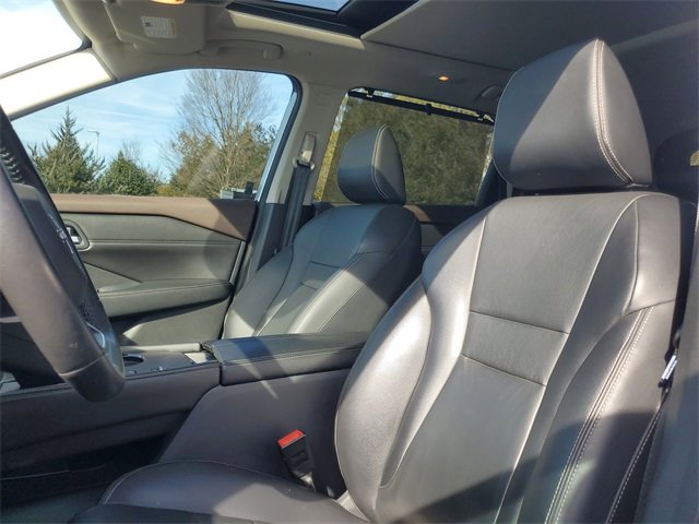 Used 2023 Nissan Rogue SL w/ SL Premium Package image 14