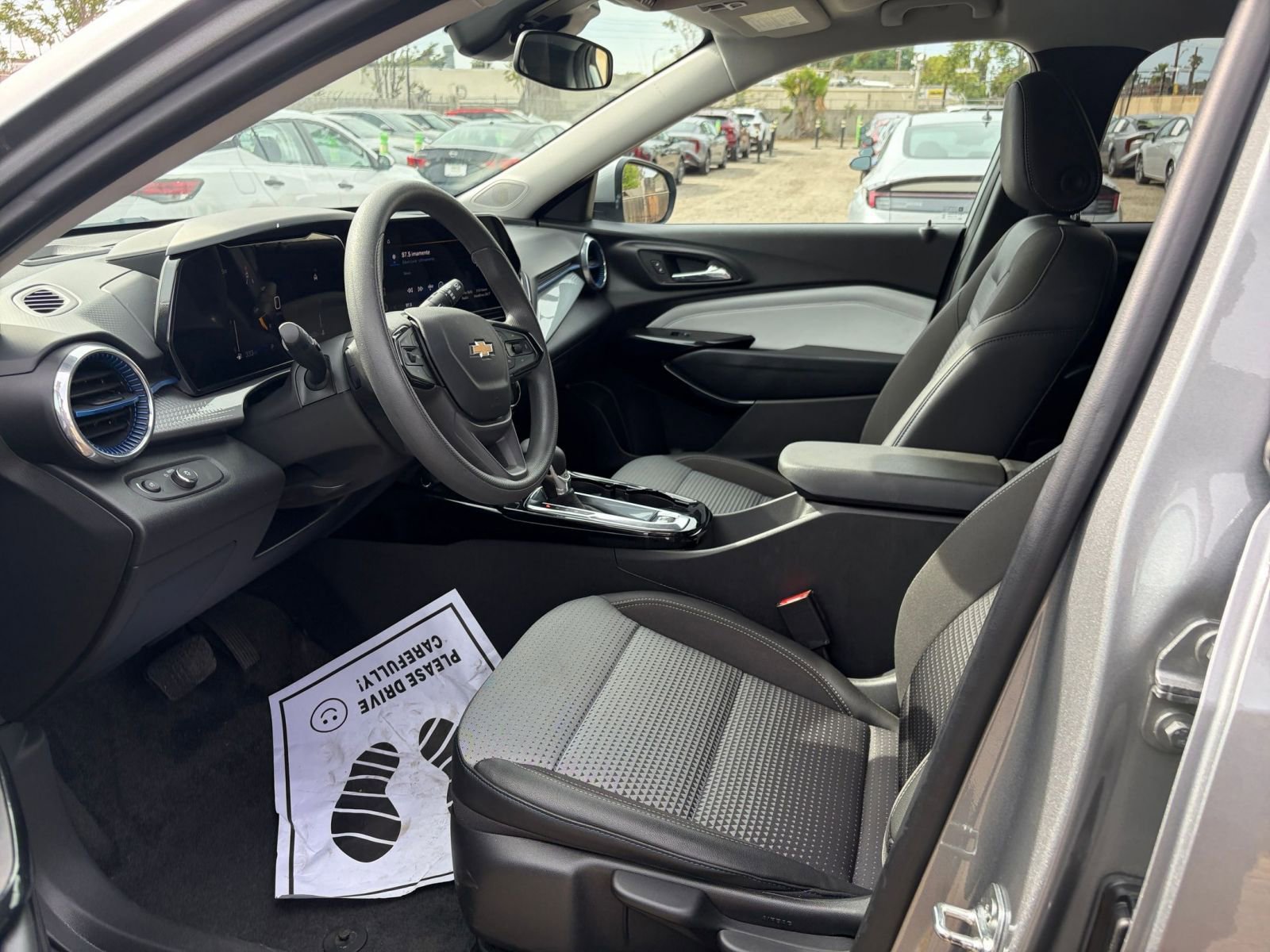 Used 2025 Chevrolet Trax LT image 27